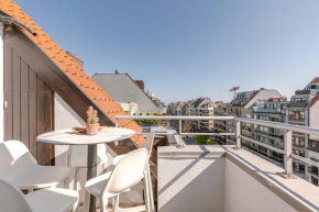 Spacious duplex apartment on top location in Knokke with parking